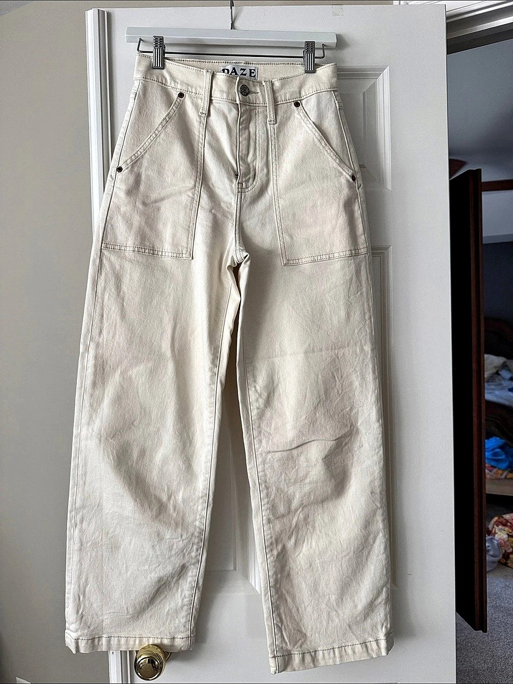 DAZE Straight Leg Pants in Cream Waist 25